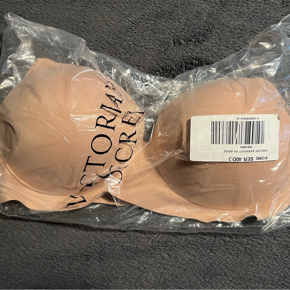FOUR BRAS INCREDIBLE BY VICTORIA’S SECRET
Wireless Push-Up Bras